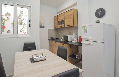 Peiraiki Appartement | Sofia's Home Piraeus Modern, Reno, Fully Equipped