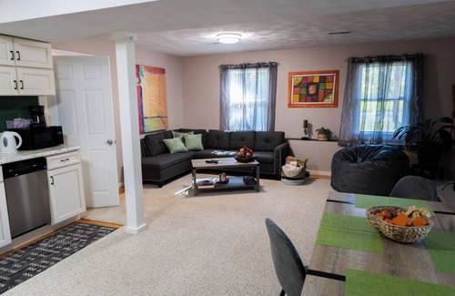 Woburn Appartement | SOFIMA-Cozy and Charming 2-bedroom apartment!