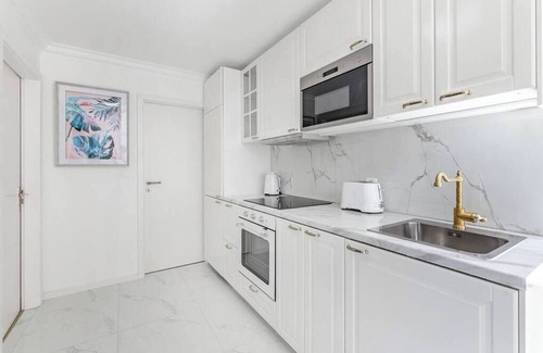 Montreux Appartement | Soft Glam 1-bedroom appt - Lake & Mountain View