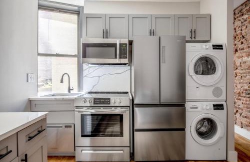 Nolita Appartement | SoHo 2BR w Balcony WD nr WF NYC-1190