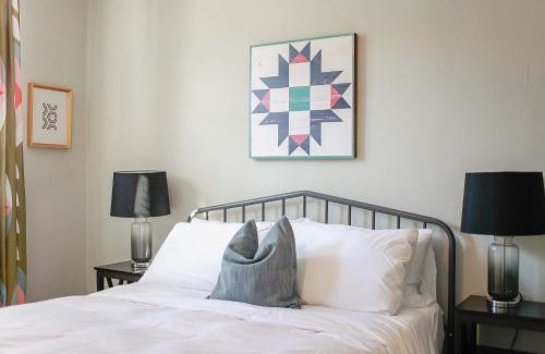 Ghent Appartement | Sojourn at Colley Manor Unit 1 Sleeps 4