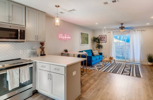 Galindo Copropriété | Cozy Condo w/in Close Proximity to Downtown