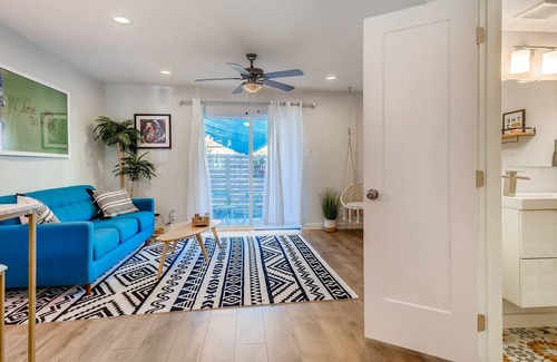 Galindo Copropriété | Cozy Condo w/in Close Proximity to Downtown
