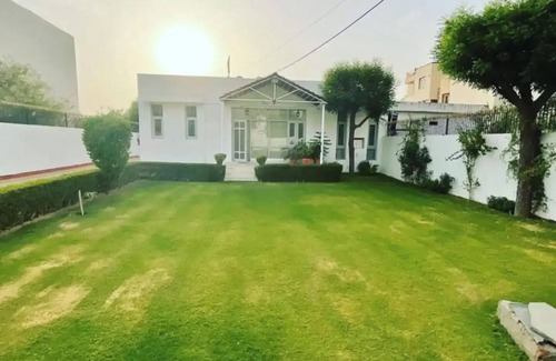 Sitapura Villa | Solanki Farm & Pool Villa Gardens Jaipur .