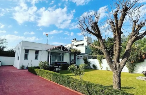 Sitapura Villa | Solanki Farm & Pool Villa Gardens Jaipur .