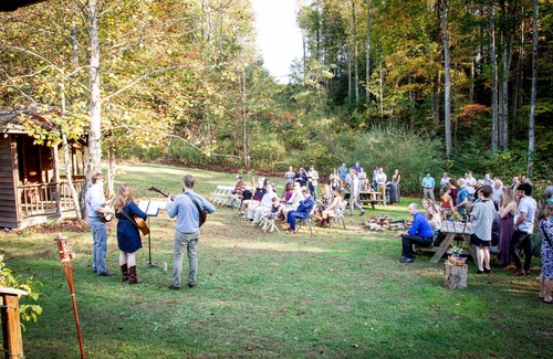 Victor Maison | Solaire alimenté avec une grande pièce encadrée de bois massif
