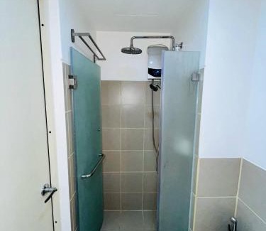 Las Pinas Appartement | SolAzur Staycation SMDC South Residences Las Piñas with 100MBPS Wifi &NETFLIX &BAR STATION &CITY LIGHTS VIEW
