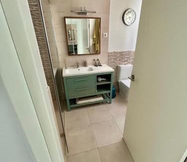 Montequinto Maison | Soleada,amplia con baño privado