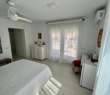 Montequinto Maison | Soleada,amplia con baño privado
