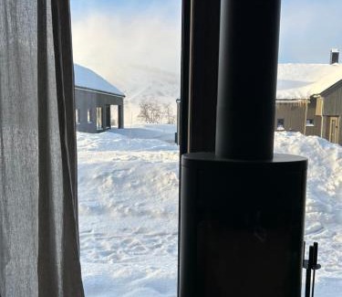 Fidjeland Maison | Soleiknuten Ålsheia Moderne Hytte i Naturskjønne Omgivelser