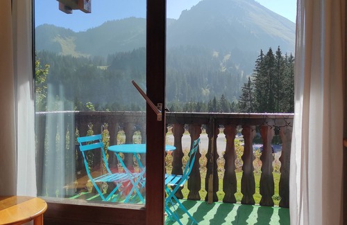 Mieussy Appartement | Soleil a la montagne wifi Gratuit Piste a deux minutes à pieds Appt 4 Pers