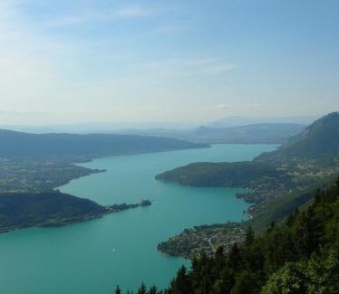 Talloires-Montmin Appartement | Soleil Bleu 2 Etoiles