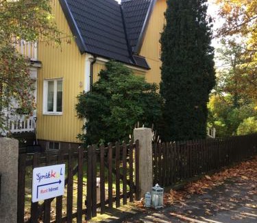 Alingsas Lit Et Petit-Déjeuner | Solhuset intill ån