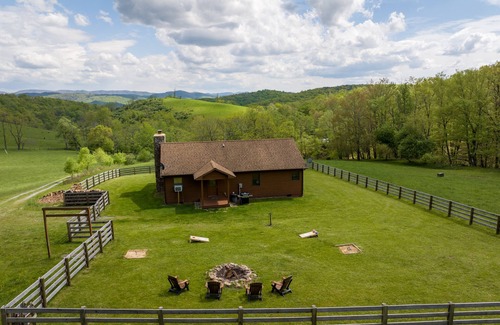 Doe Hill Maison | Ferme rarement vue sur 172 acres dans le comté de Highland