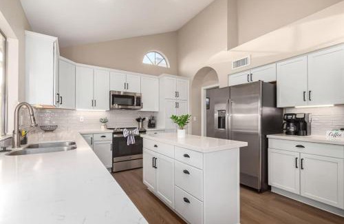 Chandler Maison | Solstice on Summit Family Retreat-Pool-Putt Grn-Sleeps 10