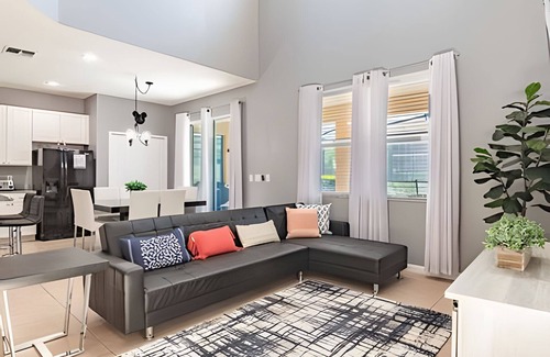 Loughman Maison | Solterra 6BR, 4 enSuites, Pool & Game Room