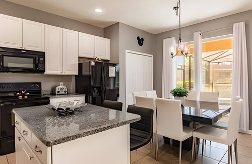 Loughman Maison | Solterra 6BR, 4 enSuites, Pool & Game Room
