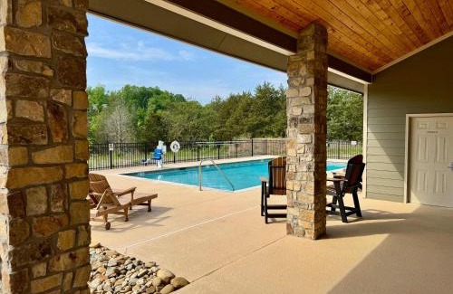 Dandridge Maison | Someday Cottage Luxury Lakefront Views for 6 withPool & Billiards
