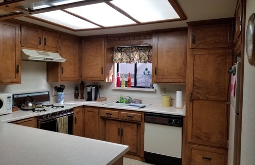 Arrowbear Lake Cabine | Somethings old, somethings new, clean and cozy just for you.