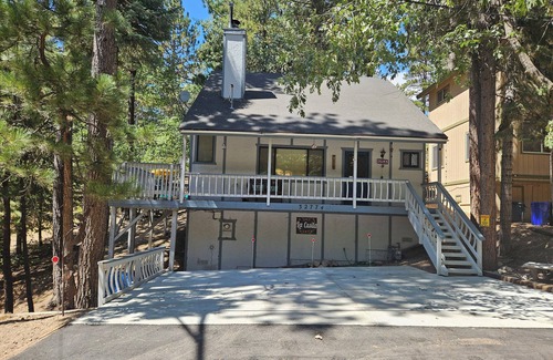 Arrowbear Lake Cabine | Somethings old, somethings new, clean and cozy just for you.
