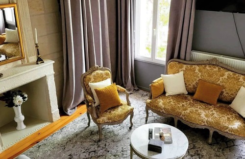 Lugon-et-l'ile-du-Carney Lit Et Petit-Déjeuner | Maison Sommet Clos les arbories Hébergement 4 chambres, cuisine équipée, piscine
