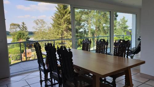 Grimlinghausen Appartement | Somnar Panoramaloft mit Hästens Betten - Rheinblick 150qm