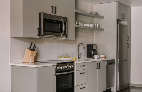 Jefferson Park Appartement | Sonder at Skyline | One-Bedroom Apartment