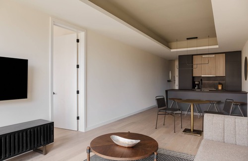 Logan Square Appartement | Sonder Onyx | Spacious One Bedroom Apartment