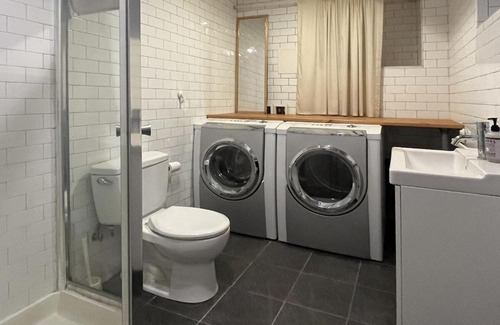 Brooklyn Appartement | Sonder The Industrialist Queen Room