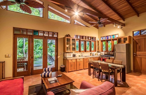 Jaco Villa | Sonidos Del Mar - Tropical Garden Villa