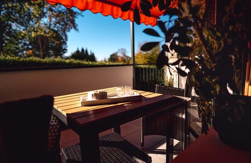 Sudrandweg Appartement | Sonnenstube - Westbalkon, Ruhige Lage, Sauna, Pool, Seenähe, Dachterrasse