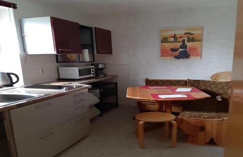 Heiligenhagen Appartement | Sonnige Ferienwohnung am Wald Büdnerreihe