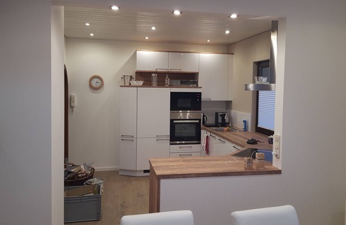Grassau Maison | Sonnige Ferienwohnung Grassau mit Südterrasse und Garten, Zentral Gelegen