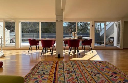 Feusisberg Appartement | Sonnige Loft mit Terrasse, Ladestation für Elektrofahrzeuge