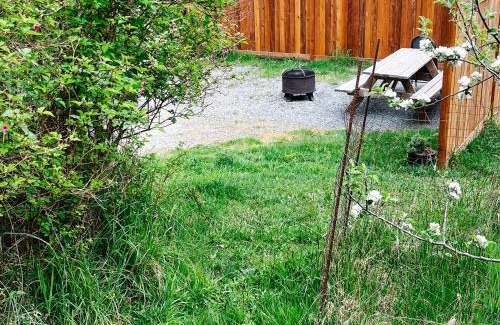 Otter Point Villa | Sooke Getaway - Relax & Recharge in Nature, Private 7min to Sooke