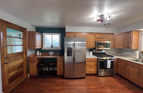 Homeacre-Lyndora Maison | Soothing 2-bedroom house with WiFi in Butler