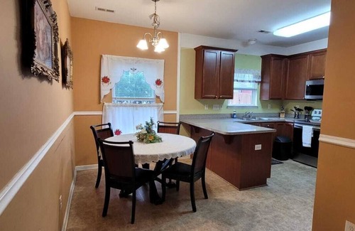 Charlotte Maison | Soothing 4-bedroom house in charming Charlotte
