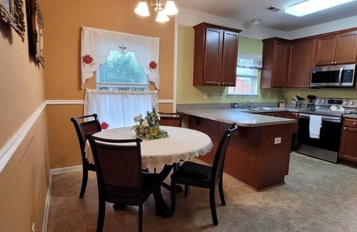 Charlotte Maison | Soothing 4-bedroom house in charming Charlotte
