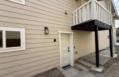 Mount Baker Copropriété | Soothing Renovated 2-bedroom condo with AC & Laundry in vibrant Seattle Mt Baker