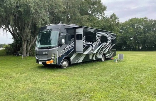 Norvelt Maison | Soothing RV with AC in charming Mount Pleasant/2021 Georgetown 5 Series 31L5