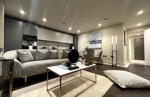 Chigwell Appartement | Sophisticated 1BR, 1 BA Chigwell Designer Flat