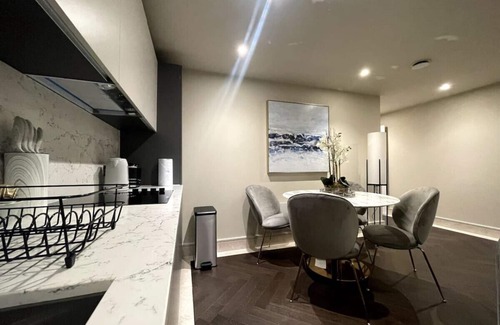 Chigwell Appartement | Sophisticated 1BR, 1 BA Chigwell Designer Flat