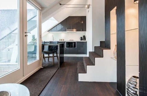 Dapperbuurt Appartement | Sophisticated and bright rooftop studio for 2 pers near Oosterpark with balcony