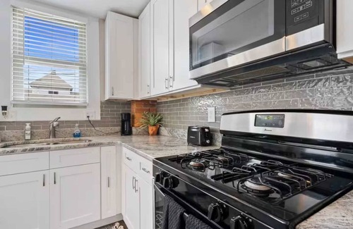 Downtown Columbus Maison | Sophisticated Boho Condo Walkable Columbus