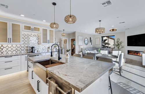 North Scottsdale Maison | GORGEOUS home w/mountain views, hot tub, WiFi + parking for oversized vehicles.