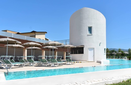 Casal Velino Appartement | Raffinement au Coeur du Cilento: Villa avec Jardin et Piscine de Rêve!