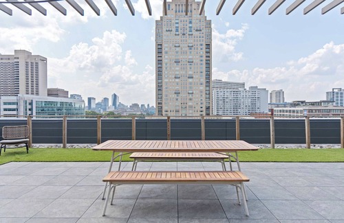 Logan Square Appartement | Sosuite | 1BR Apt w Roof Deck, Gym, Laundry