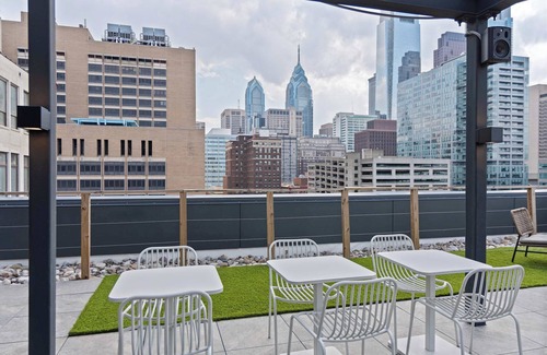 Logan Square Appartement | Sosuite | 1BR Apt w Roof Deck, Gym, Laundry