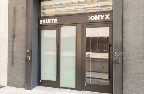 Logan Square Appartement | Sosuite | 1BR Apt w Roof Deck, Gym, Laundry