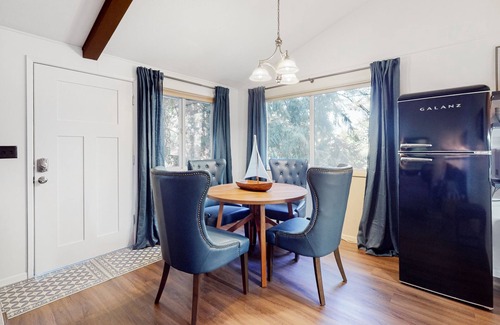 Gig Harbor Maison | Sound view retreat with trails, beach access, firepit, grill, scenic deck, & W/D